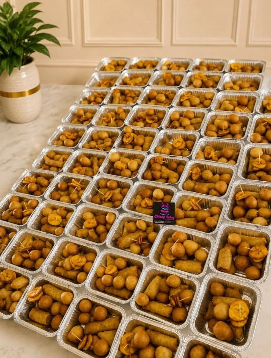 Many foil packs of small chops arranged for an event order